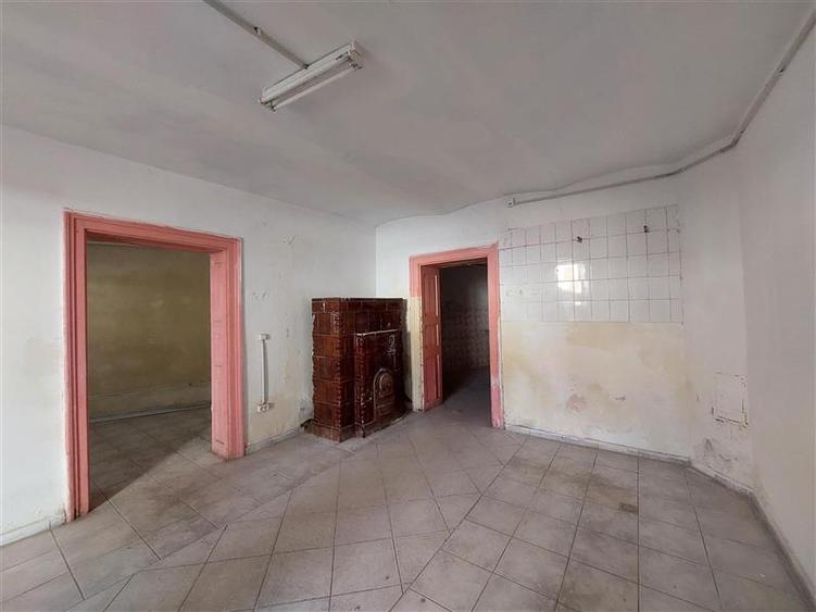 Casa cu spatiu comercial, zona Intim - 12