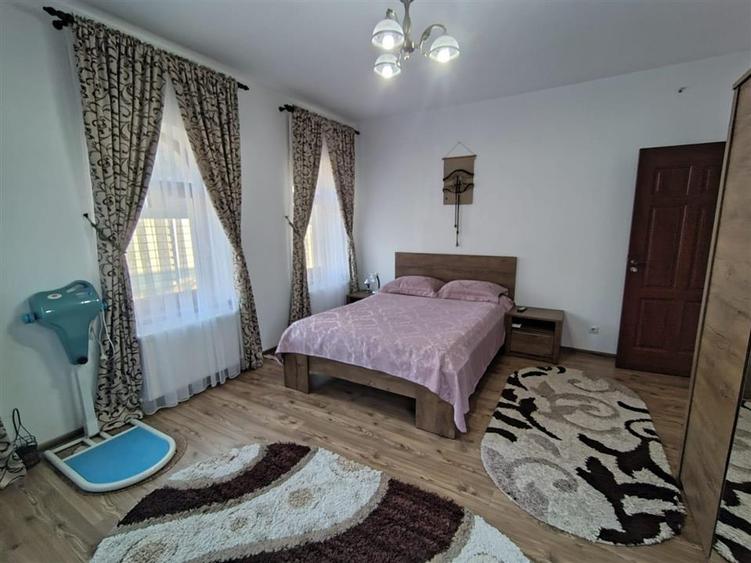Casă individuală cu 7 camere cu Teren 800 Mp în Sfântu Ilie