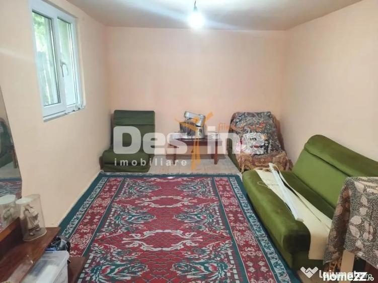 Casă cu 4 camere cu Teren 1075 Mp în Cătina