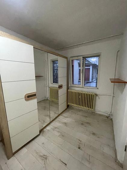 Apartament cu 2 camere decomandat în Craiovița Nouă