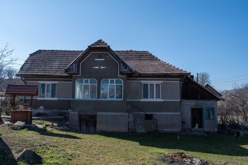 Casă cu 3 camere în Moldovenești