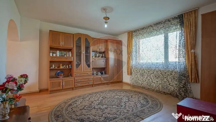 Apartament cu 4 camere semidecomandat în Stupini