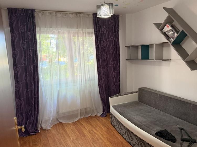 Apartament cu 3 camere decomandat în Central