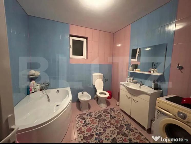 Casă cu 7 camere cu Teren 850 Mp în Șișești