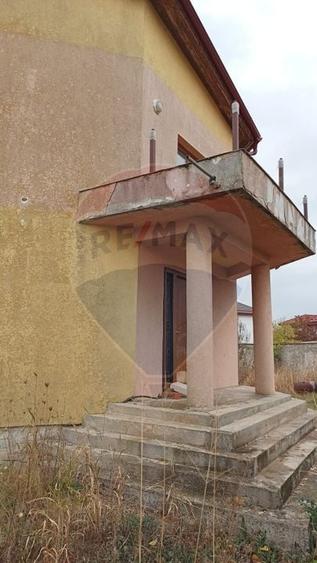 Casă individuală cu 5 camere cu Teren 570 Mp în Săftica