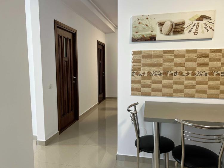 Apartament cu 3 camere decomandat în Palazu Mare