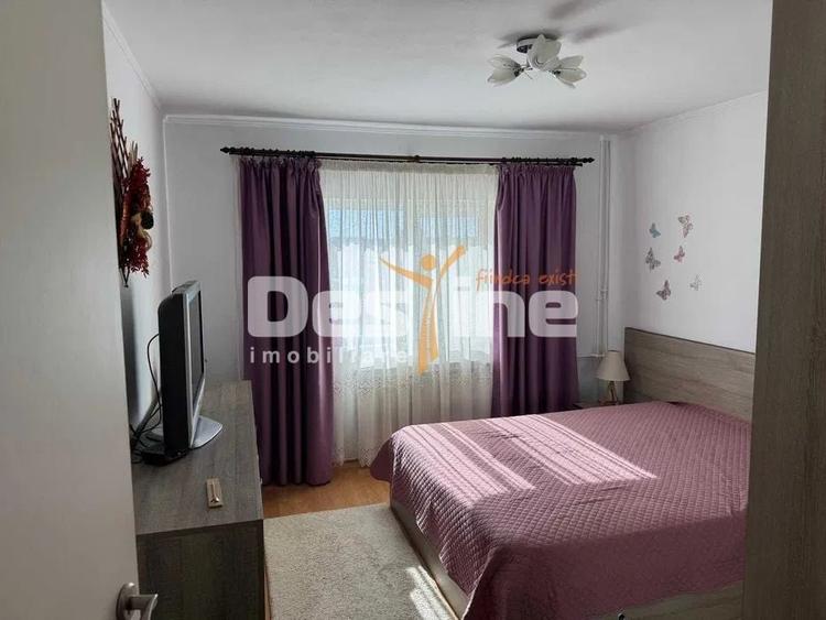 Apartament cu 3 camere semidecomandat, mobilat în Drumul Taberei