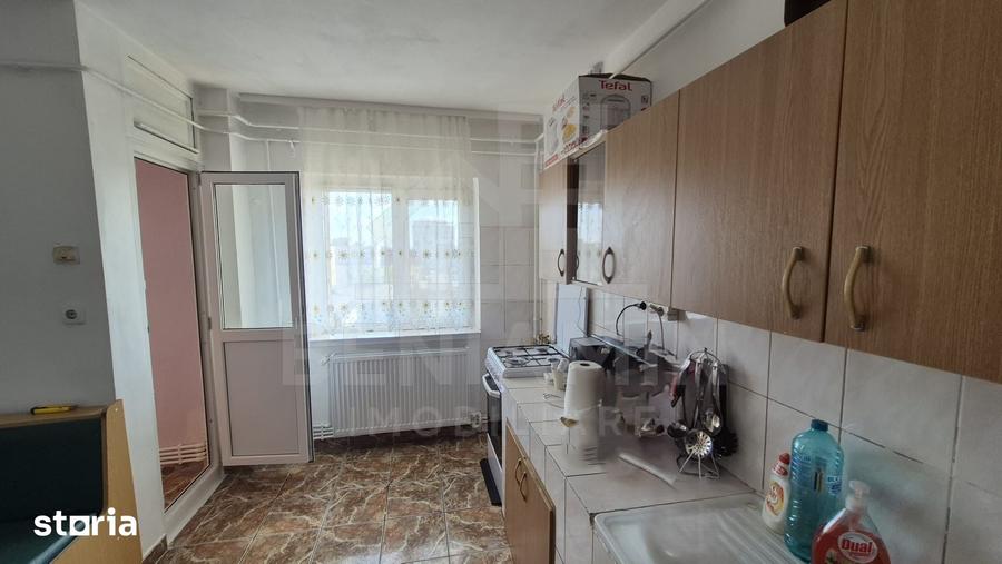Apartament cu 3 camere decomandat în Calea București