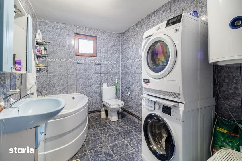 Casă cu 7 camere cu Canalizare în Periș