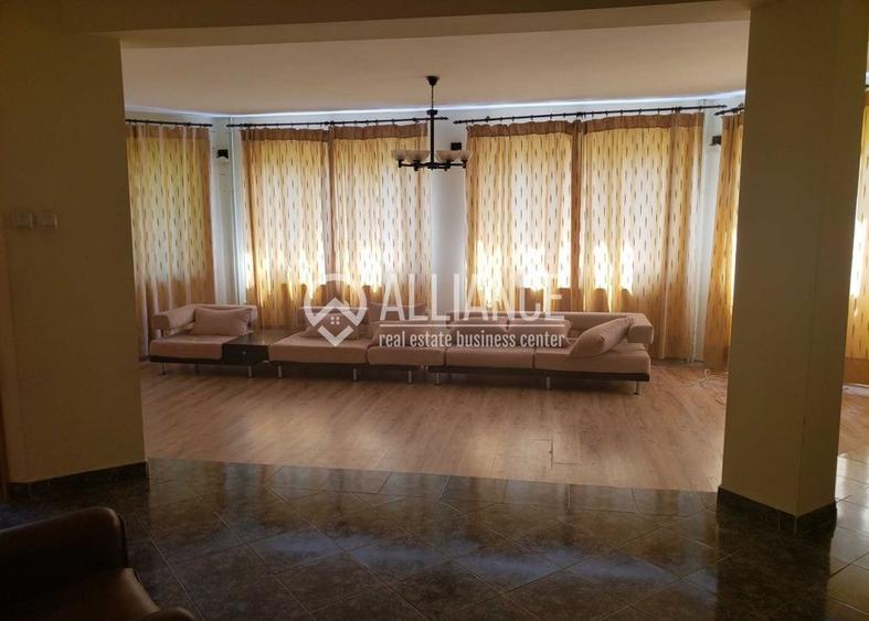 Casă individuală cu 6 camere cu Canalizare în Central