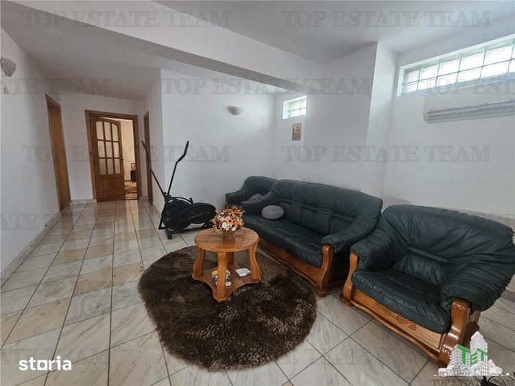 Casă cu 7 camere cu Teren 365 Mp în Km 4