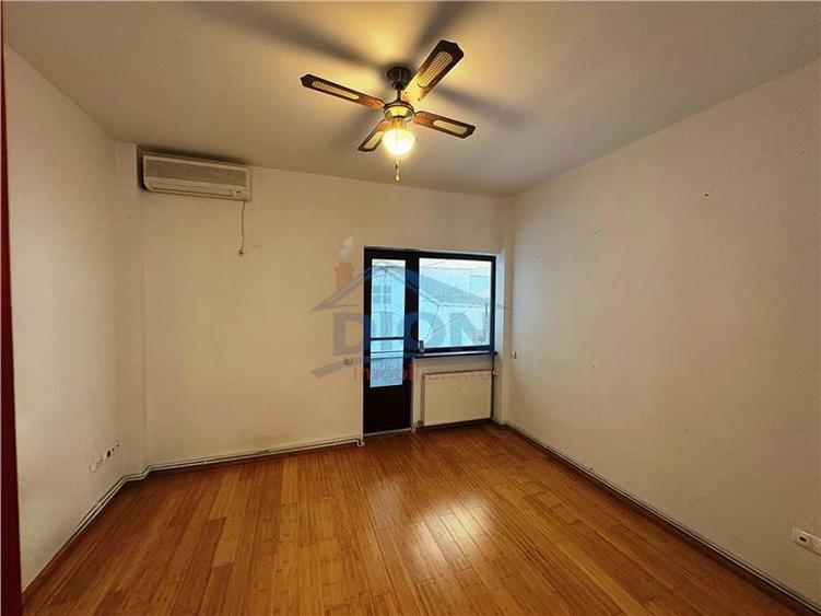 Apartament cu 3 camere semidecomandat, mobilat în Unirii