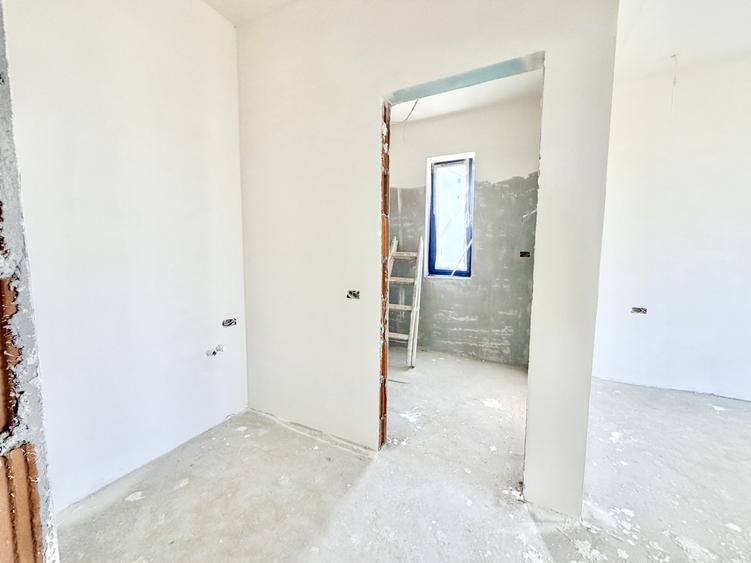 Apartament cu 3 camere semidecomandat în Moșnița Nouă