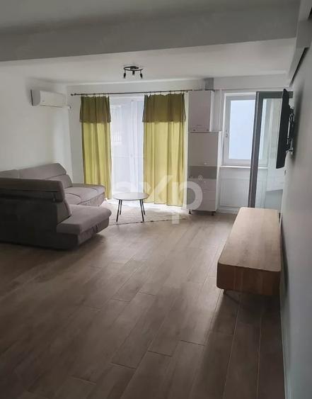 Apartament cu 3 camere semidecomandat, mobilat în Gruia