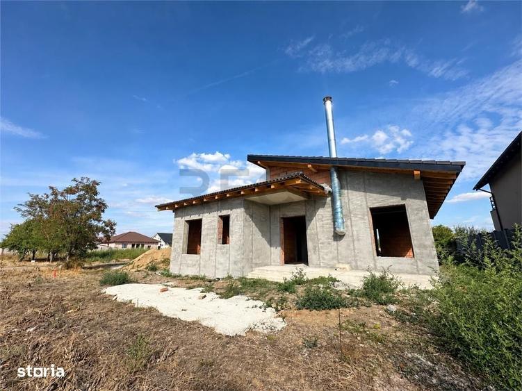 Casă cu 4 camere decomandat în Cihei