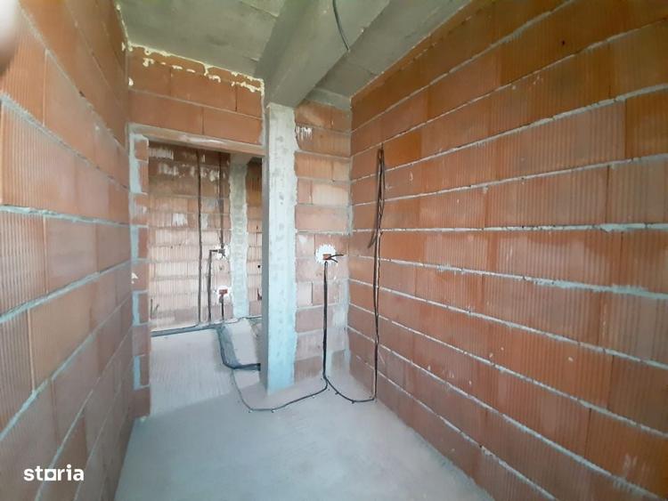Casă cu 4 camere cu Teren 300 Mp în Ghiroda