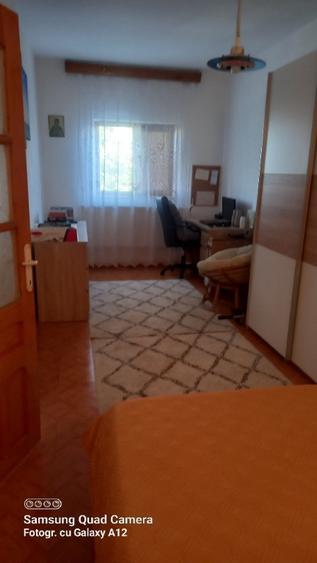 Casă cu 5 camere cu Teren 395 Mp în Central