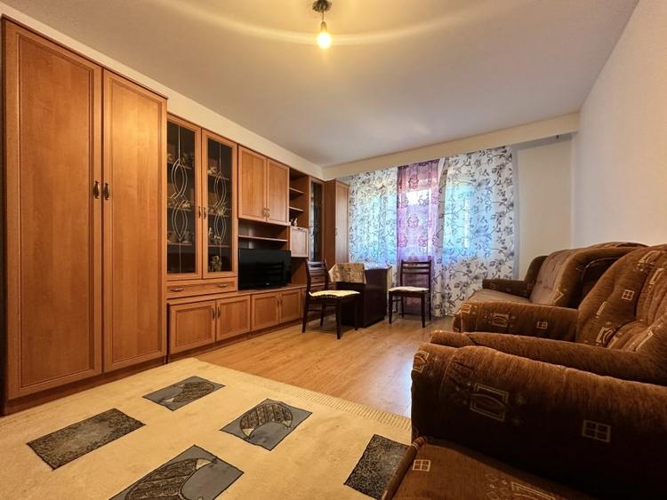 Apartament cu 2 camere decomandat, mobilat în Trocadero