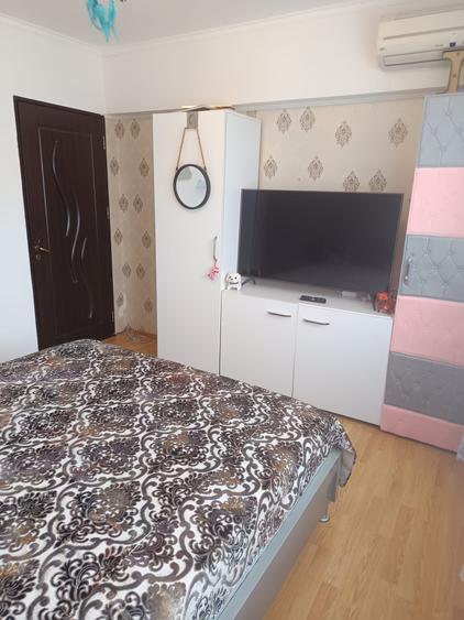 Apartament cu 3 camere semidecomandat, mobilat în Iancului