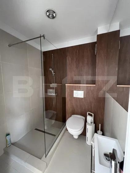 Apartament cu 3 camere semidecomandat, mobilat în Florești