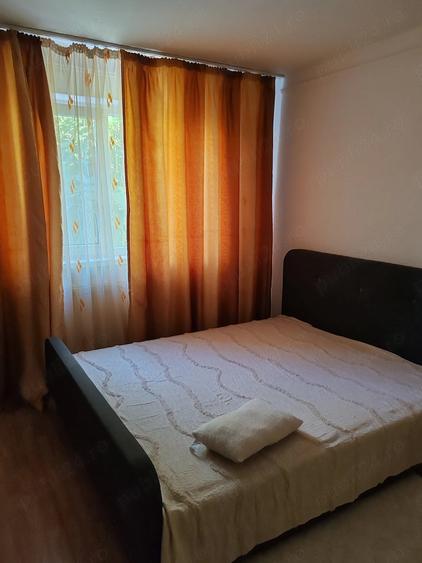 Apartament cu 3 camere semidecomandat în Sud