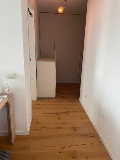 Apartament cu 3 camere semidecomandat, mobilat în Aviației