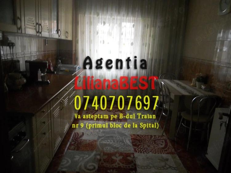 Apartament cu 4 camere decomandat în Central