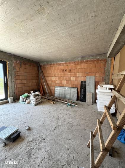 Casă cu 4 camere cu Teren 376 Mp în Stupini
