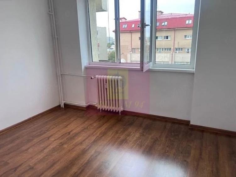 Apartament cu 3 camere decomandat în 1 Mai