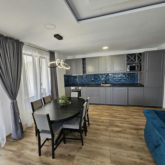 Apartament cu 4 camere decomandat în Central