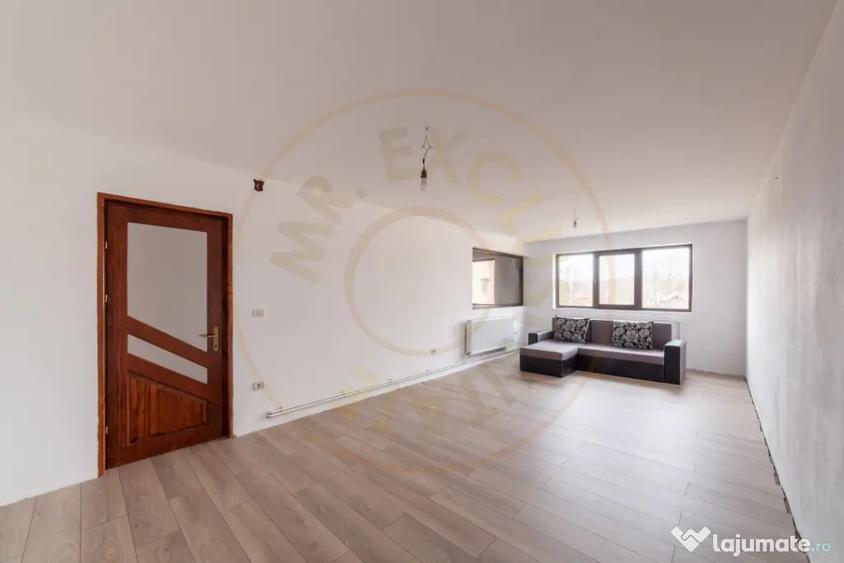 Casă cu 7 camere cu Teren 4563 Mp în Central