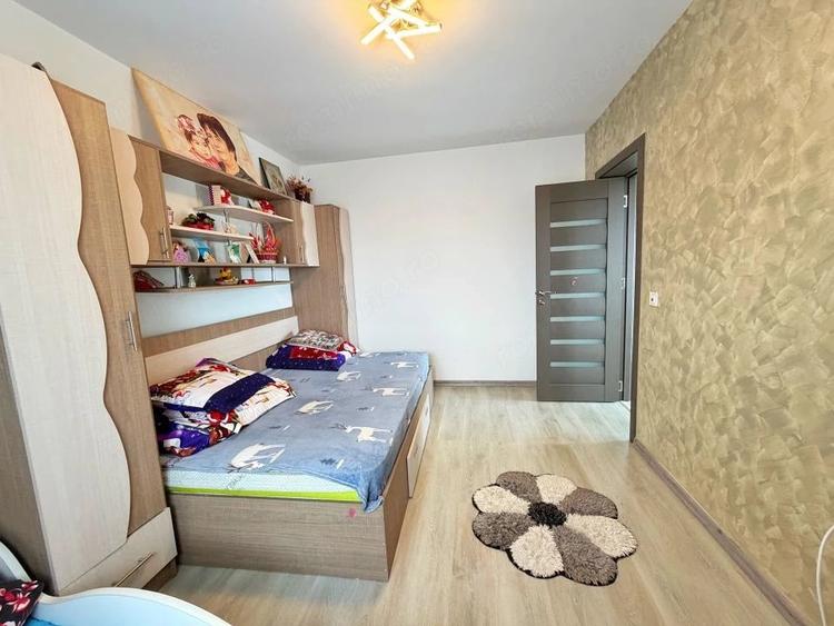 Casă cu 5 camere cu Teren 400 Mp în Smeura