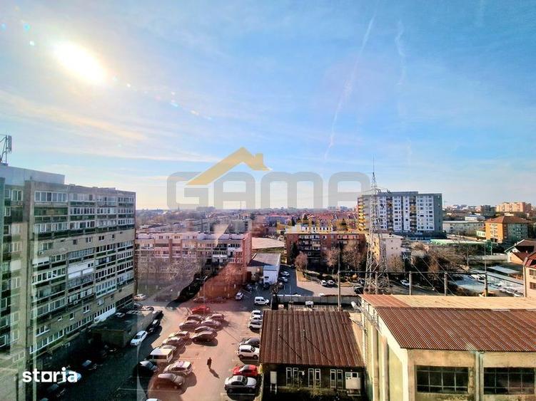 Apartament cu 3 camere decomandat în Polivalentă