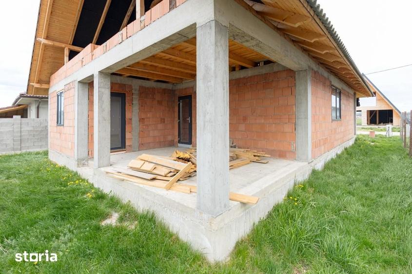 Casă cu 3 camere cu Teren 300 Mp în Sânmartin