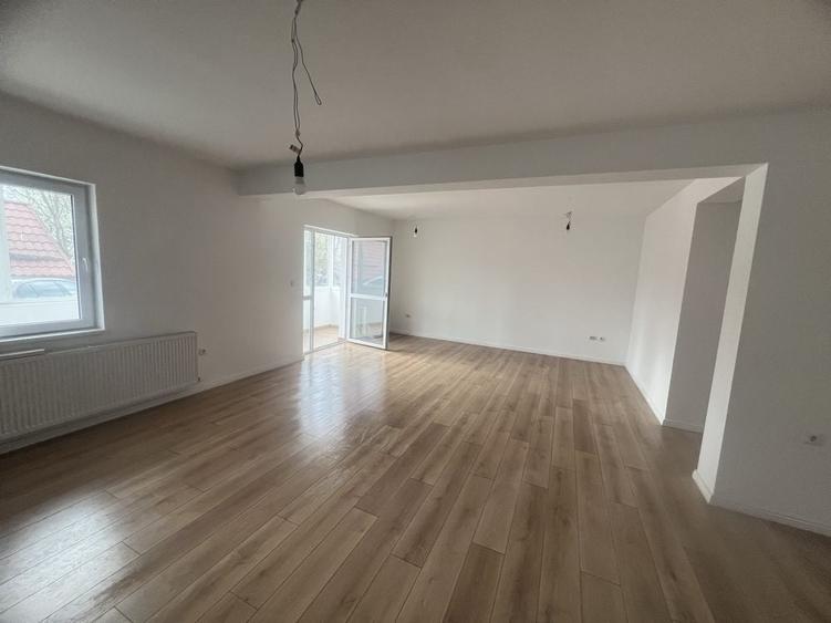 Apartament cu 3 camere în Unirea