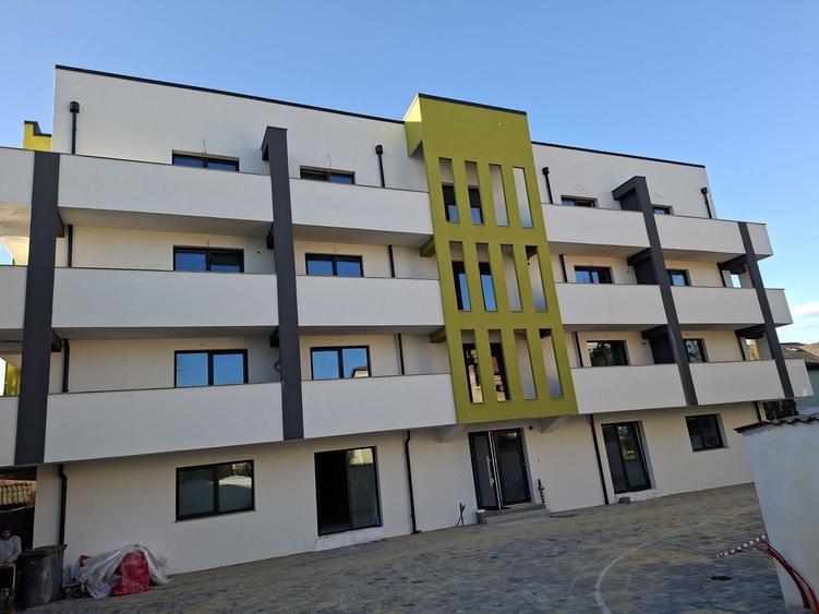 Apartament cu 3 camere decomandat în Popoveni