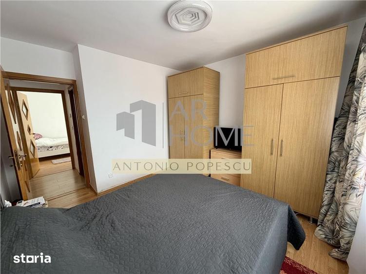 Apartament cu 4 camere decomandat în Republicii