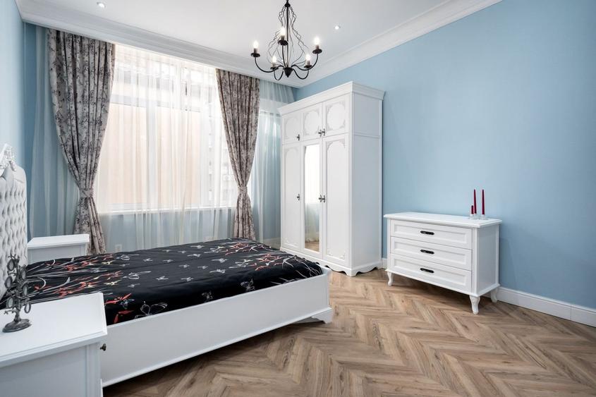 Apartament cu 5 camere decomandat, mobilat în Regina Elisabeta