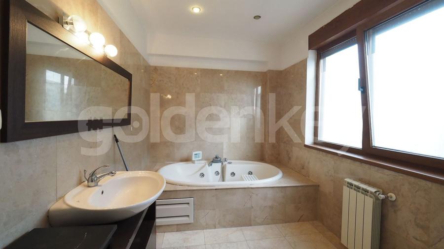 Penthouse cu 5 camere decomandat, mobilat în Șoseaua Nordului