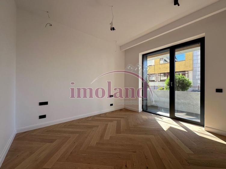 Apartament cu 3 camere decomandat în Floreasca