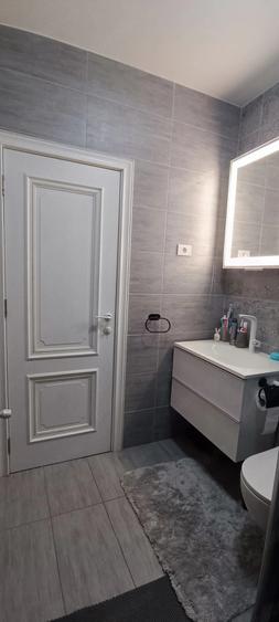 Apartament cu 3 camere decomandat în Berceni