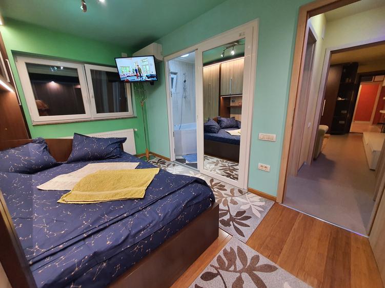 Apartament cu 3 camere semidecomandat, mobilat în Complex Studențesc