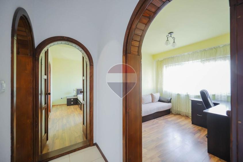 Apartament cu 3 camere decomandat în Rogerius