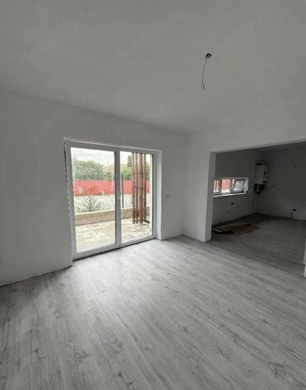 Casă cu Teren 3200 Mp în Mineri