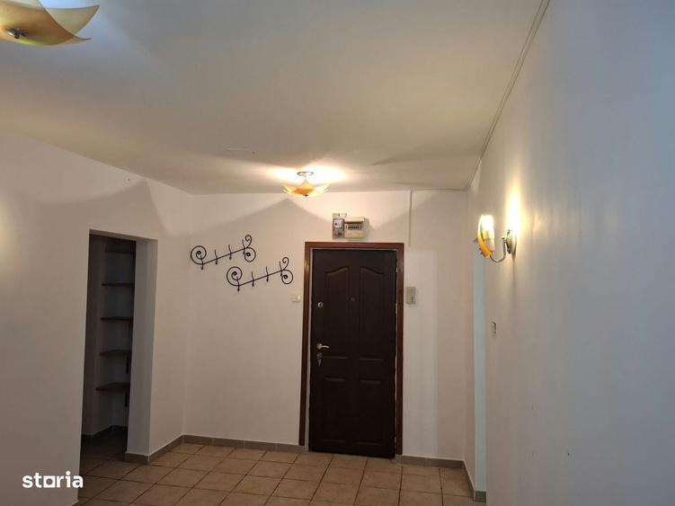 Apartament cu 4 camere în Triaj