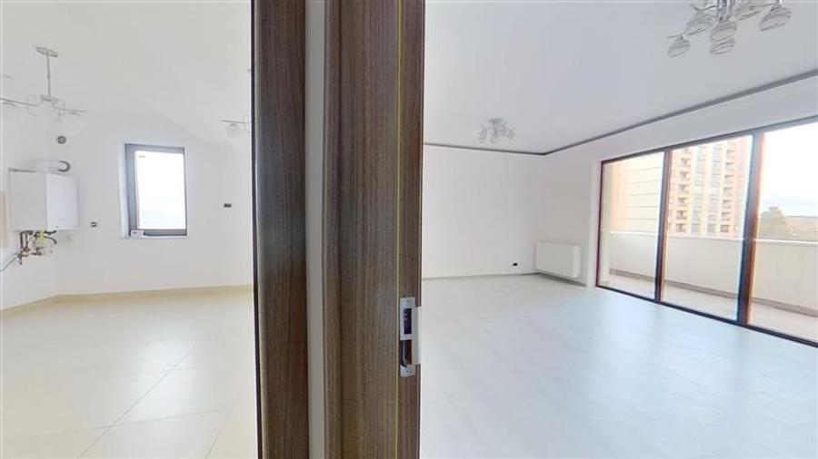 Apartament cu 3 camere decomandat, mobilat în Tractorul
