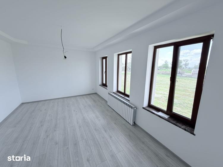 Casă cu 3 camere cu Teren 1000 Mp în Stăuceni