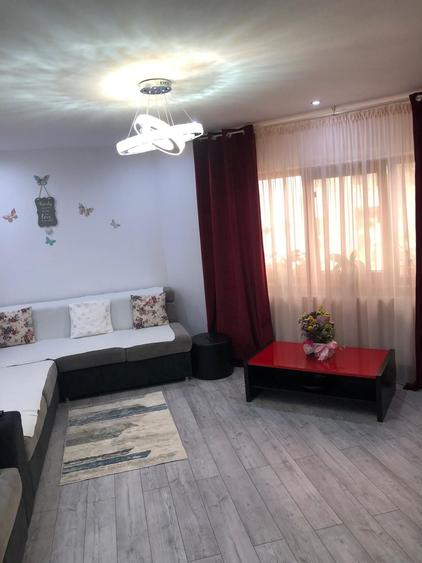 Apartament cu 3 camere decomandat în Cișmea