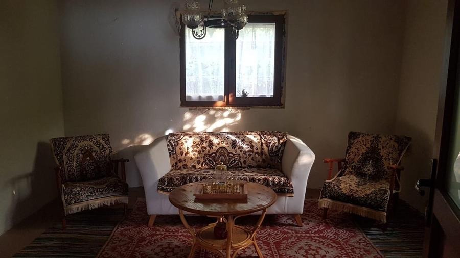 Casă cu 6 camere cu Teren 2500 Mp în Central