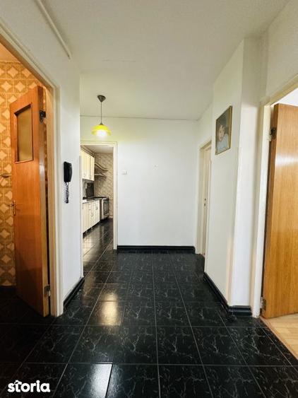 Apartament cu 4 camere semidecomandat, mobilat în Pantelimon